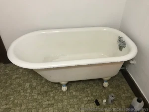 My brand new bathtub for nights with myself