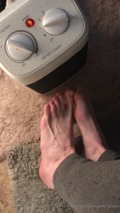Warmin up my toesies