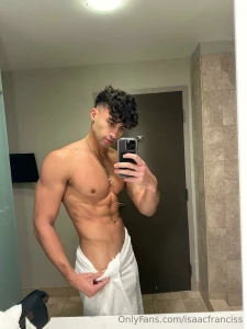 If everyone who sees this messages me i will drop the towel i m