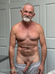 Wanna hangout https onlyfans com pocketdaddymtl