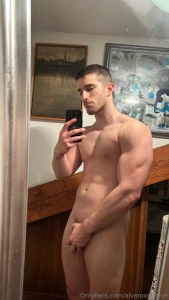 Esta mano no puede tapar todo lo que quiero mostrarte this hand can t