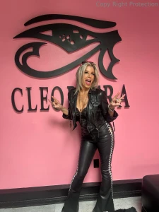 Tell me am i your queen