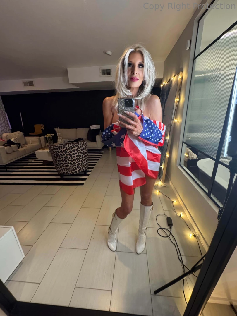 A little behind-the-scene pic from the set 