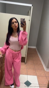 Everytime i see a mirror anywhere is automatically selfie time