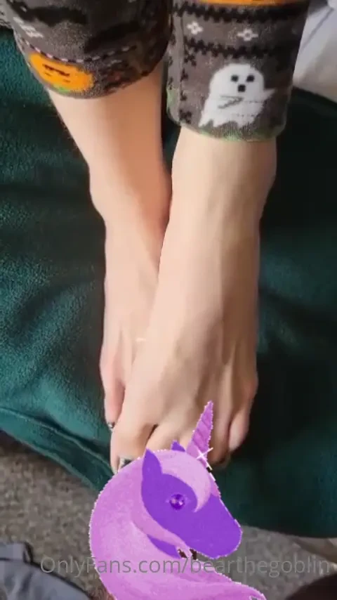 Did someone say foot job my feet get so messy at the end 