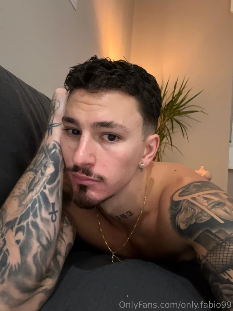 Che ne dici di stare un po sul divano con me e poi 