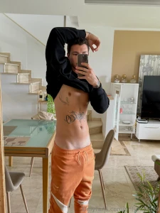 Oggi un po troppo vestito vieni a spogliarmi in chat