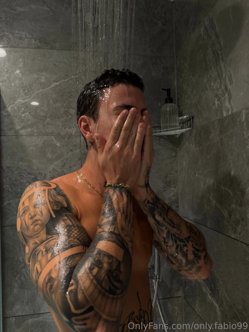 Sai cosa faccio spesso sotto la doccia 