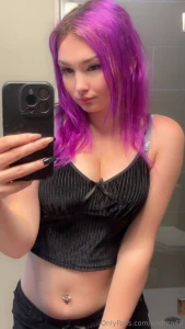 Dropping a little kinky side of me here check your dms