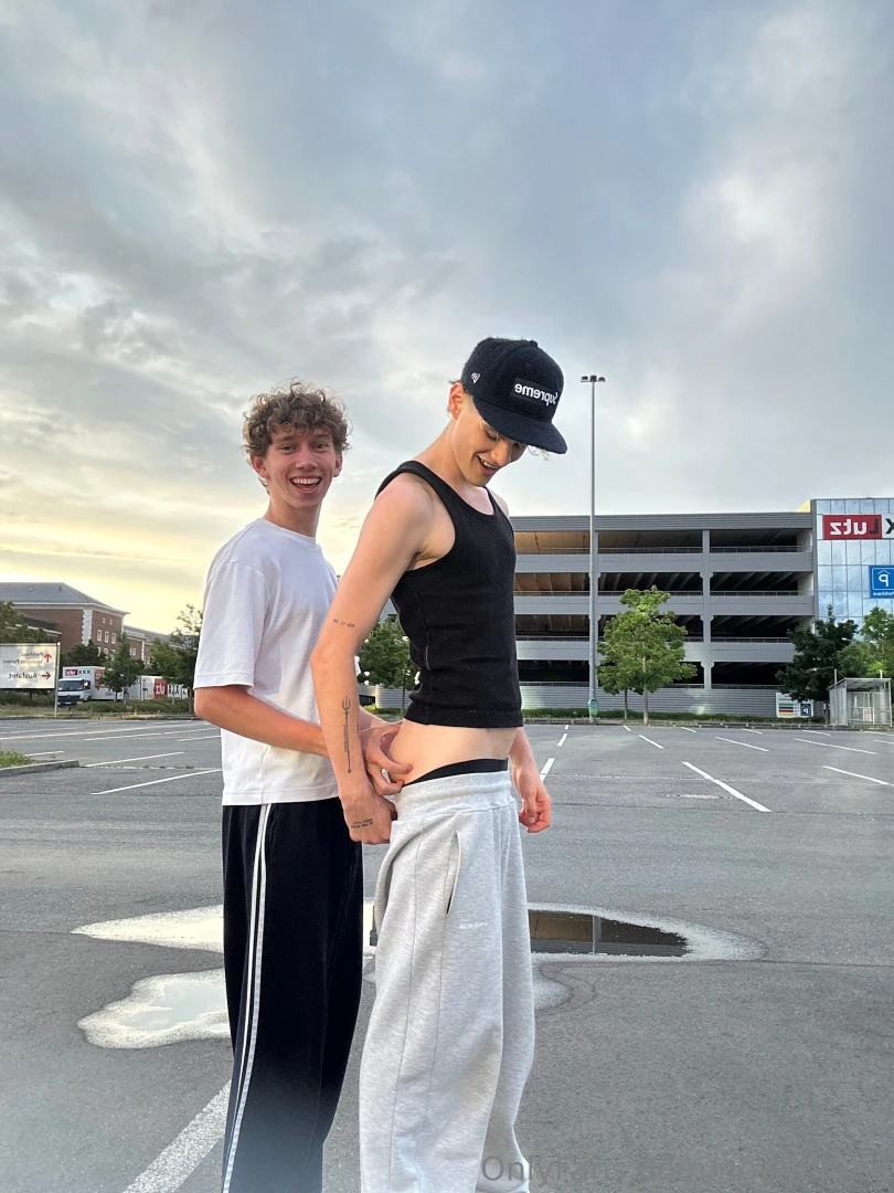 I adore nicks cute ass 