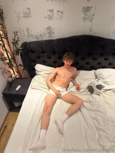 Horny in bed - let s chat