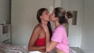Sensual kisses from gina_gerson find our passionate sextape in your dm