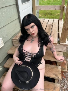 Too much ass for insta