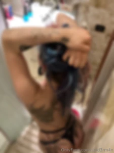 Cazzo di gomma dritto in gola video dove faccio vedere a quella troia