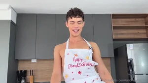 This thanksgiving things got steamy in the kitchen i was so horny i