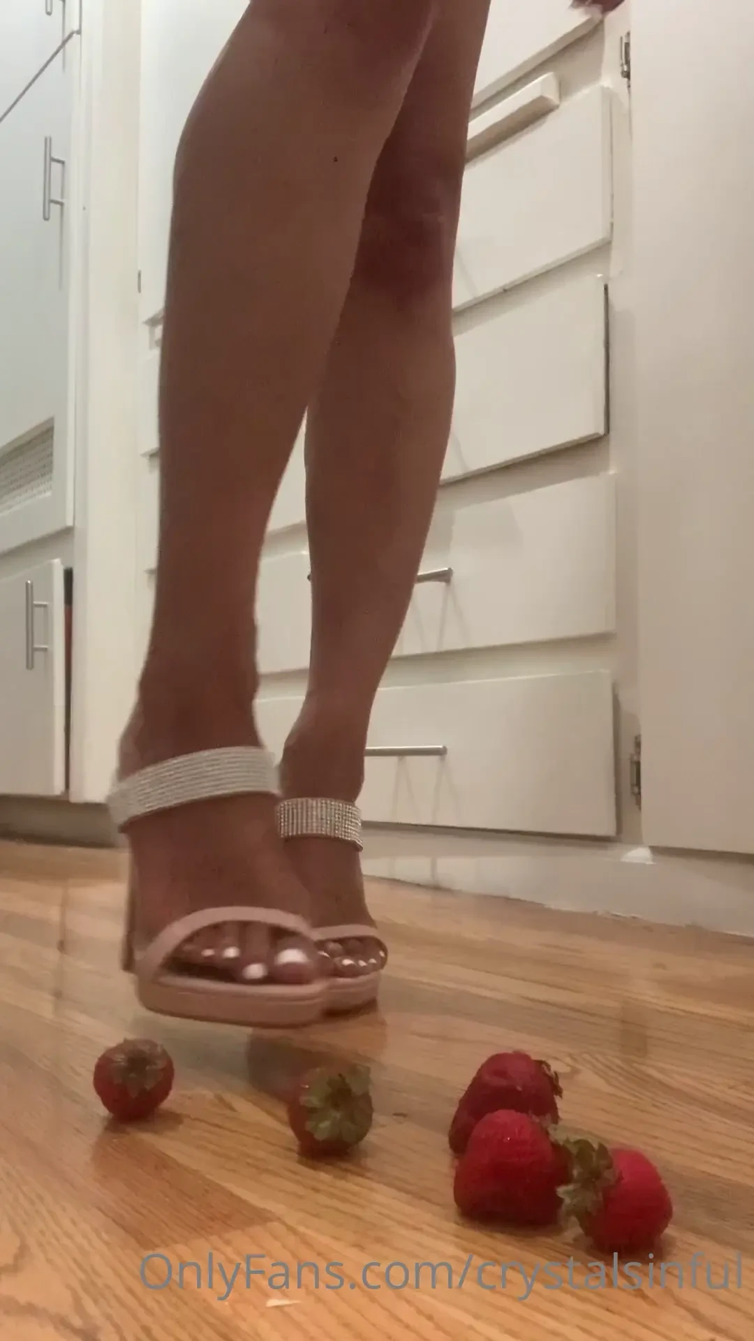 Imaging me crushing you just like im smashing these red losers 