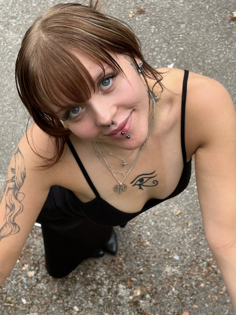 Laukeisikko mun tisseille jos pyyt isin would you cum on my titties if 