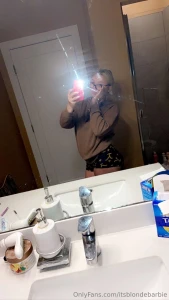 Who wants daily nude pics and my undivided attention