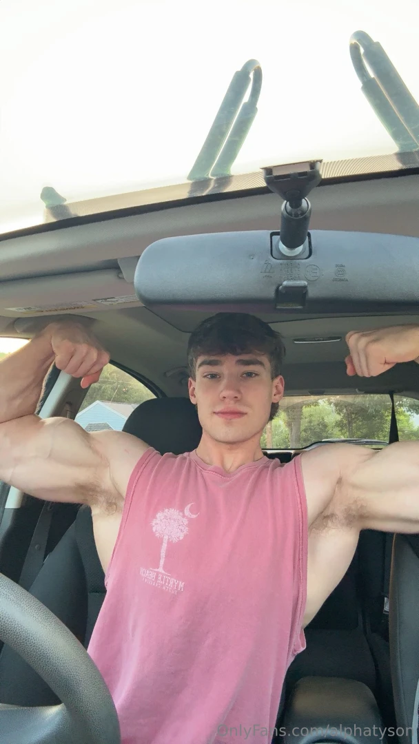 Worship my arms and pits after the gym 