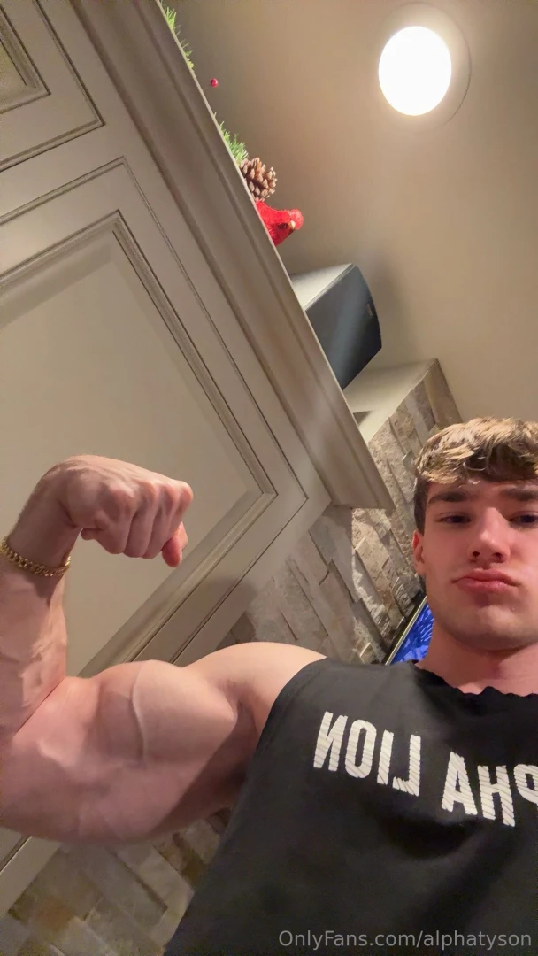 Tip me for content in ur dms 