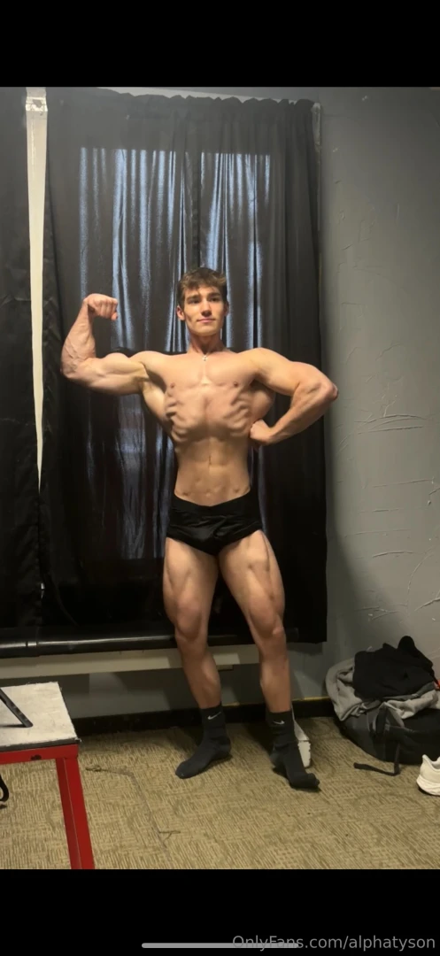 Bodybuilding photoshoot in my tight posing underwear limited to the part 1 