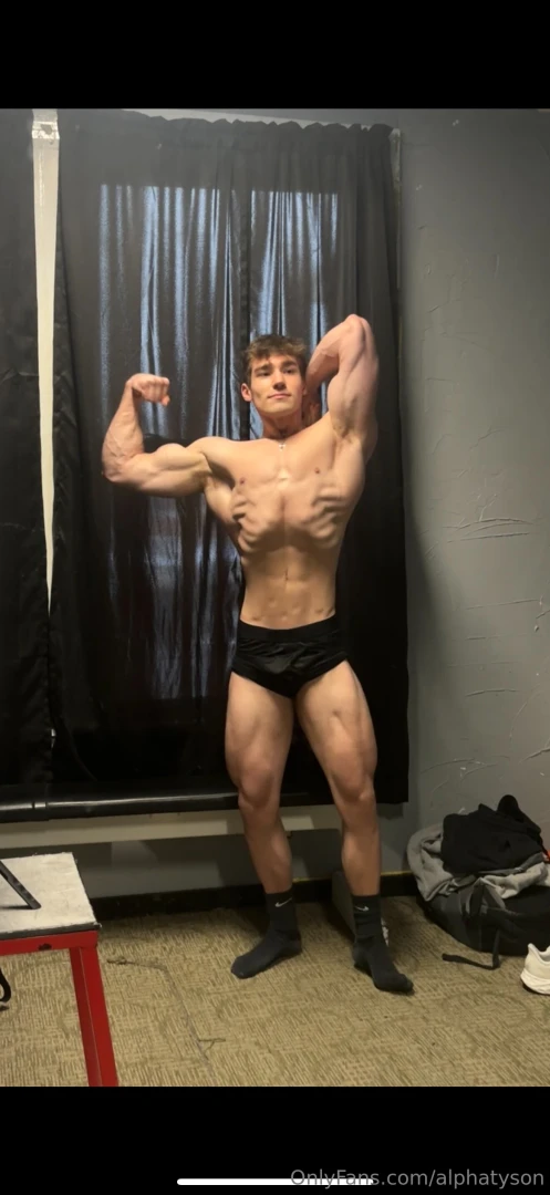 Bodybuilding photoshoot in my tight posing underwear limited to the part 4 
