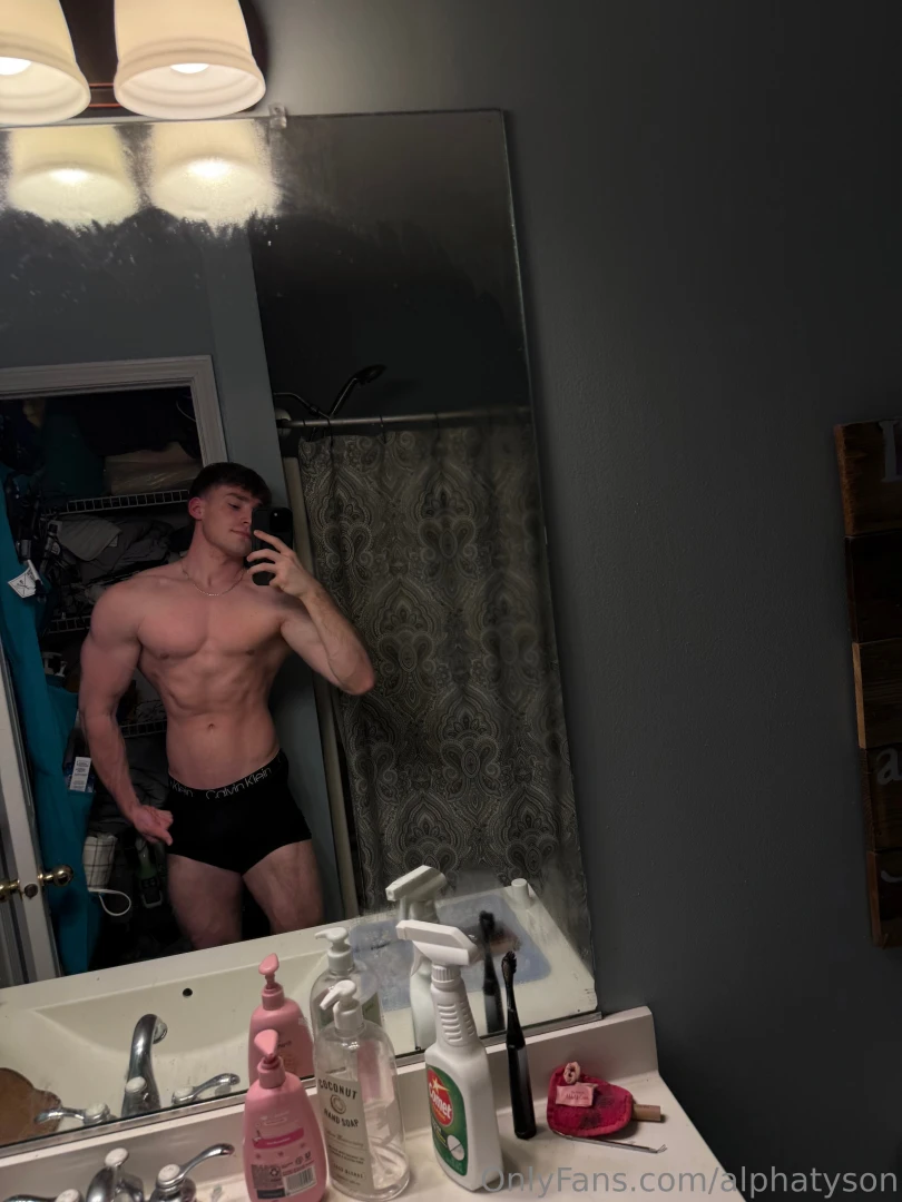 Fresh out the shower with my calvin s 