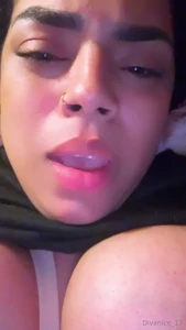 Mi amor acostada pero siempre caliente