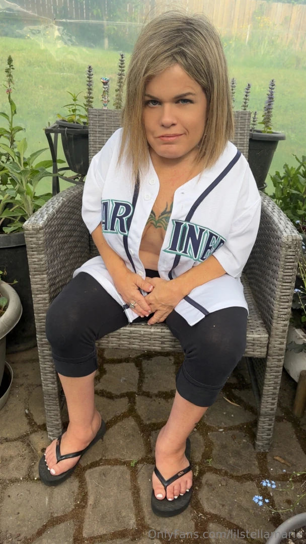 Happy friday i m a sports girl i love sports talk do you cum talk to 