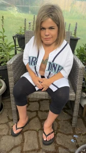 Happy friday i m a sports girl i love sports talk do you cum talk to