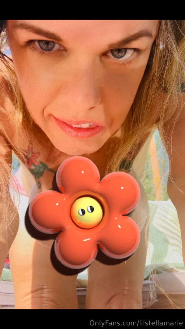 Solo naked materbastion in my backyard - cum be my voyeur i like 