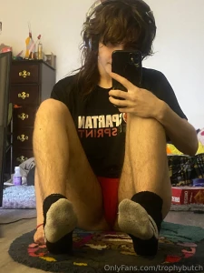 No u cant lick my pussy freak lick the bottom of my feet like u