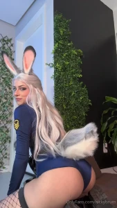 Ooh uh you probably didn t know but a bunny can call another bunny