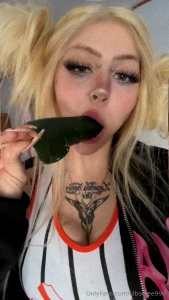 Dont mind me sucking dick in public lol