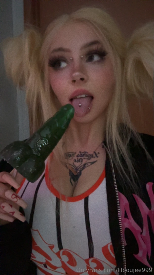 Dont mind me sucking dick in public lol part 1 