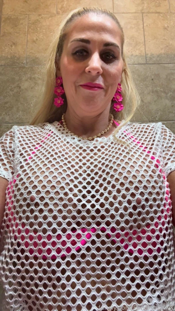 Headed to the pooll cover up or no fyp bigtits hotwife milf cougar 