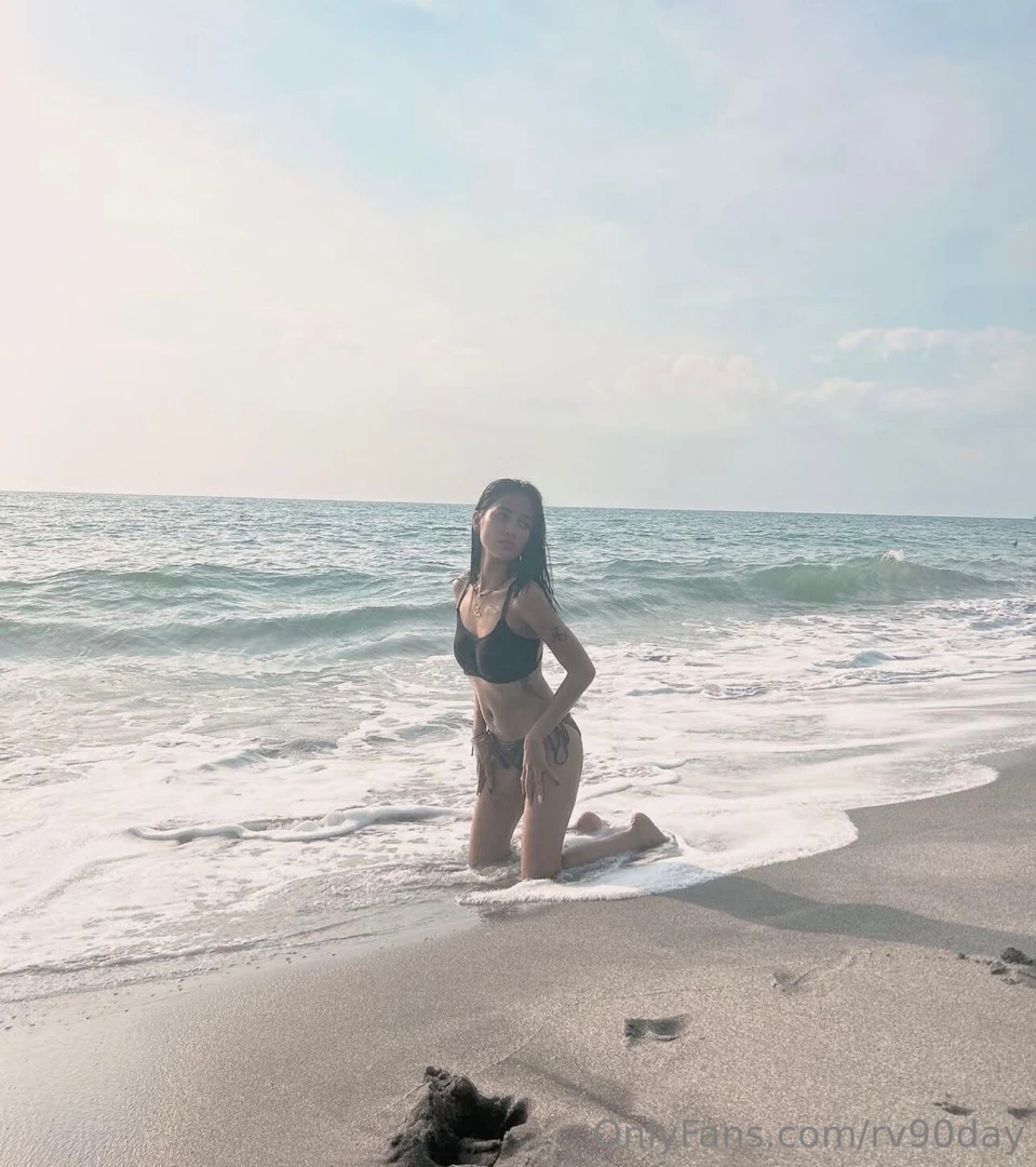 Bakit ka pa maghahanap ng iba eh andito na ko cute na mabait pa 