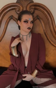 1 early peak at some cosplay content with elena lt 3 who doesn t love part 1