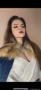 Still working on the details for this look i think i need a crown with