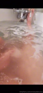 Pussy peekaboo bath timeeee