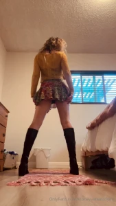 Swipe for nakey when you buy a pair of secondhand boots from some cool