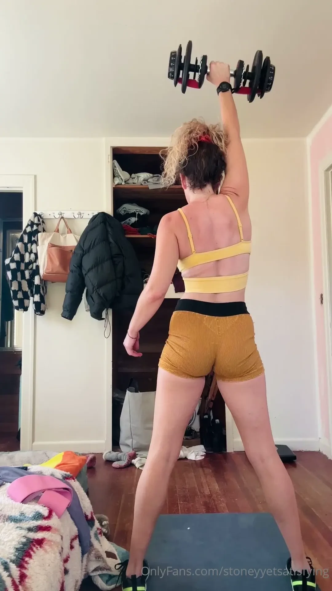 Someone give me tips on my snatch form be nice also sorry i m clothed 