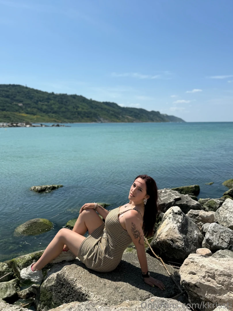 I love the sea very much and you 