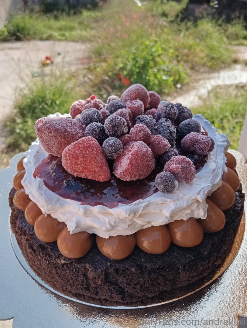 Besides being your sexy girl i m a great pastry chef 
