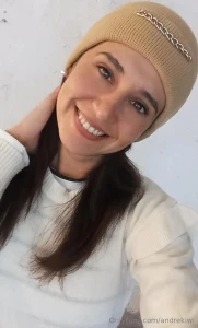 It s also sexy to wear a hat