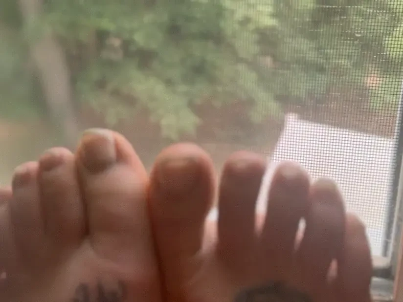 Kind of upset here i had so many fans requesting foot content i sent 