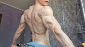 Insane veins and insane flex anyone else turned on part 1