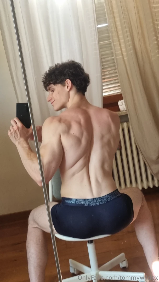 Working out the glutes today who wants to see more 