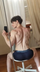 Working out the glutes today who wants to see more