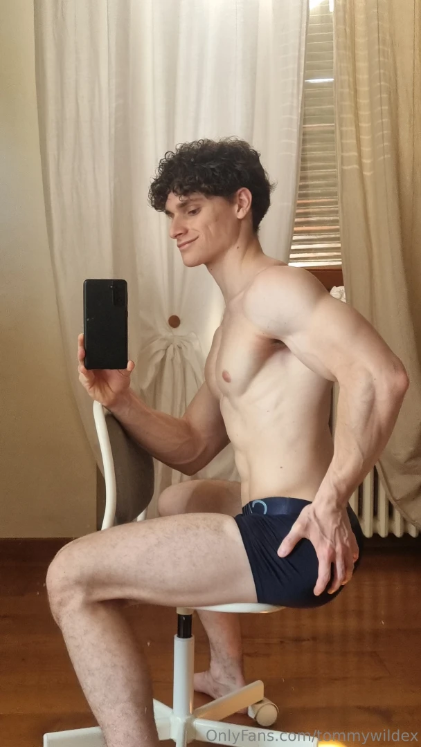 Working out the glutes today who wants to see more part 1 